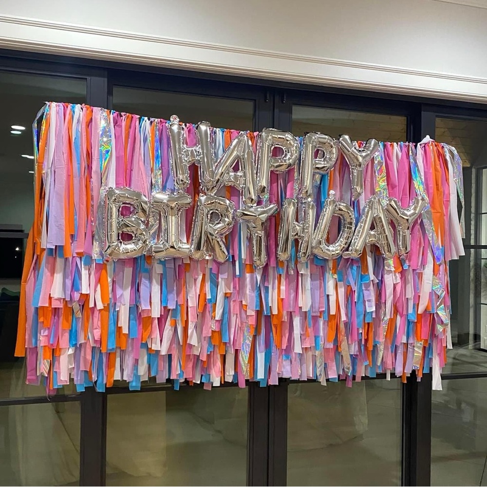Fringe wall backdrop (does not include balloons)